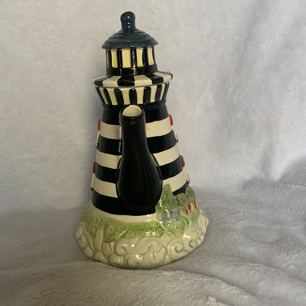 Adorable Ceramic Lighthouse Teapot 9.5” Excellent Condition Beach Kitchen - Picture 4 of 7